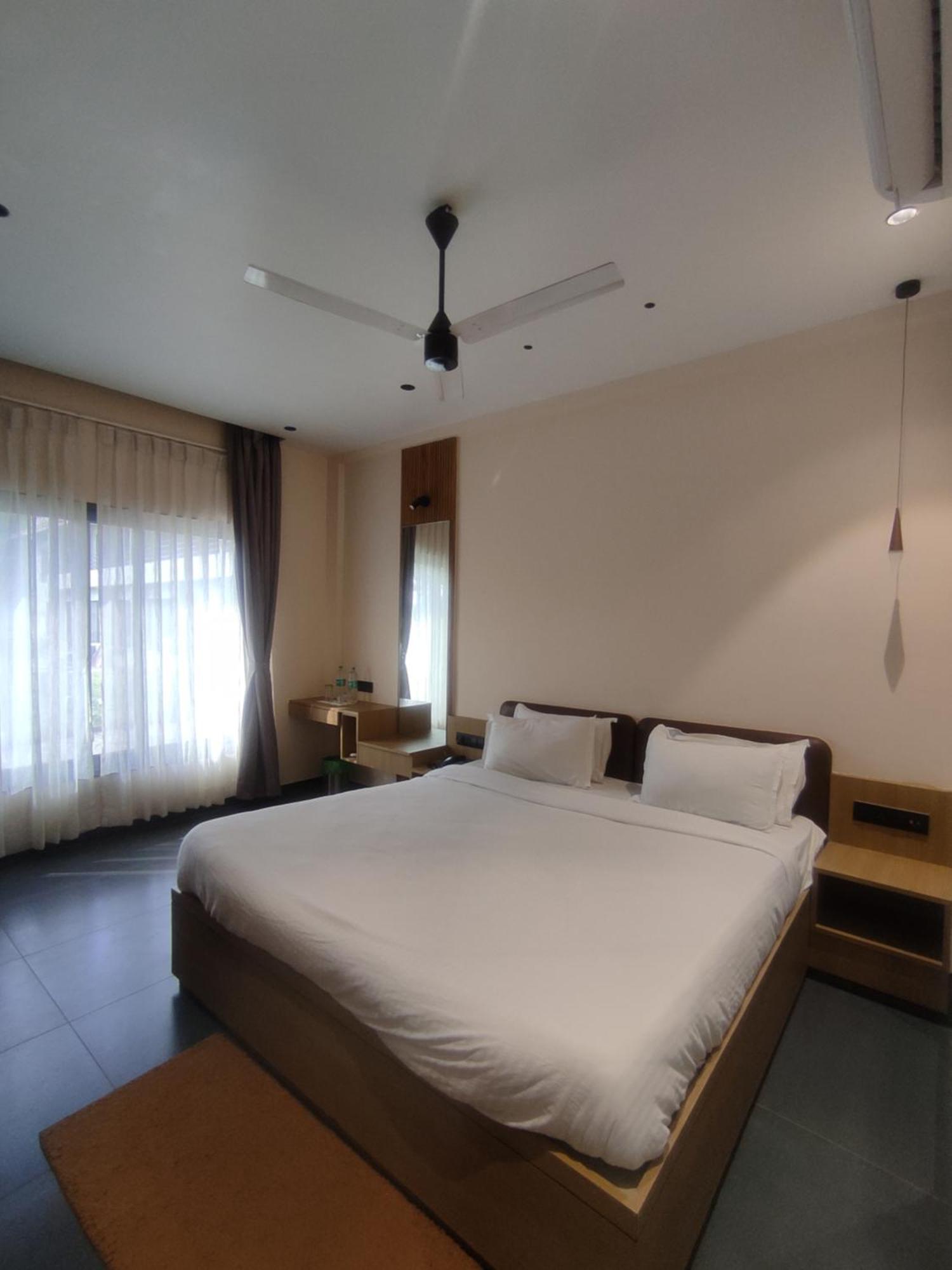Vits Roccia Hill Resort And Adventure Park, Navapur Songadh Eksteriør billede